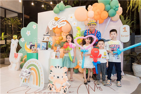 Ảnh Chú hề vặn bóng ở Hai Bà Trưng 0911691080